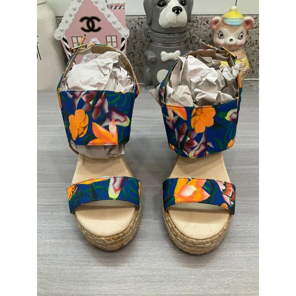 NWOT QUPID FLORL NAVY BLUE AND ORANGE ESPADRILLES WEDGE SANDALS